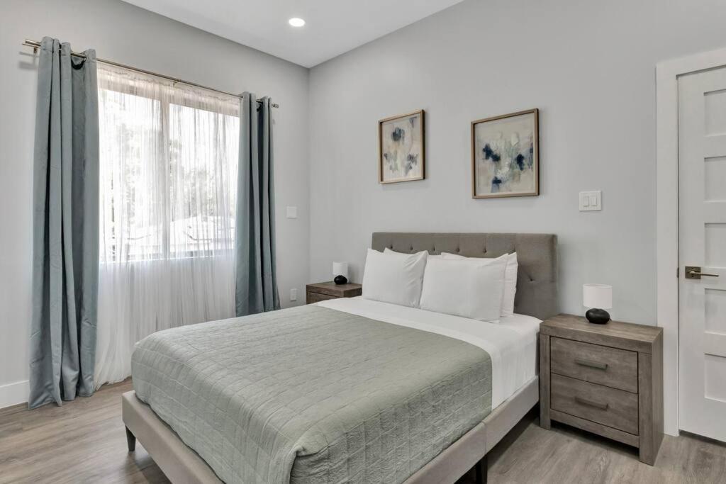 Charming 3-bedroom L 5 Mins To Aa Arena Holiday home Dallas