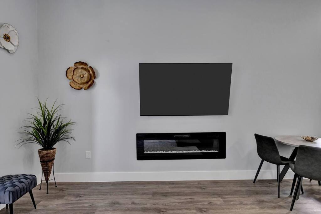 Charming 3-bedroom L 5 Mins To Aa Arena *