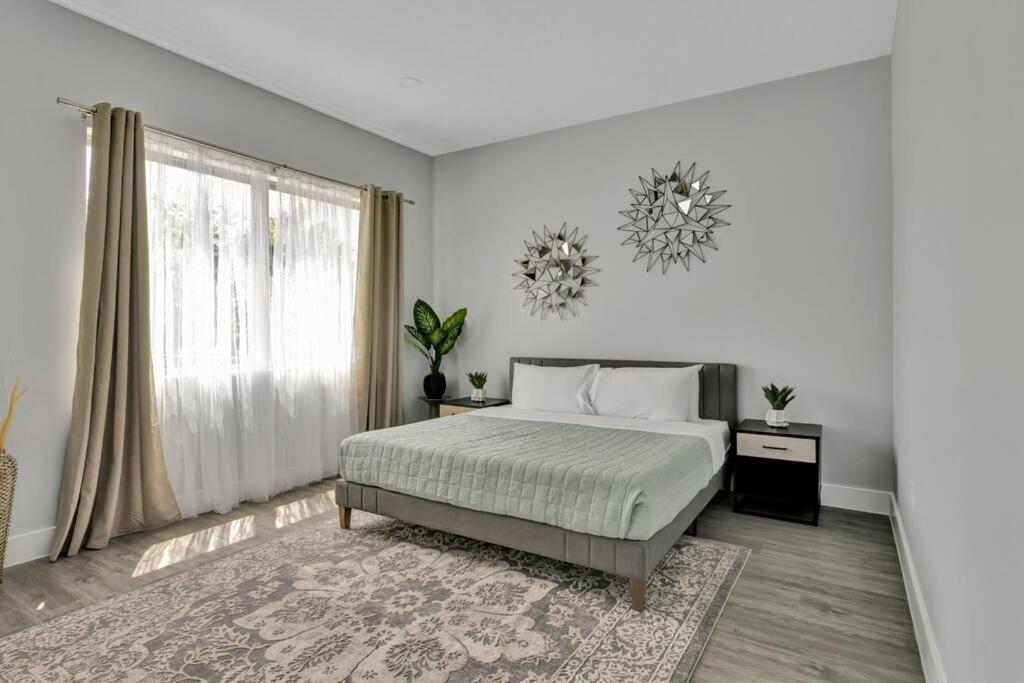 Charming 3-bedroom L 5 Mins To Aa Arena Dallas