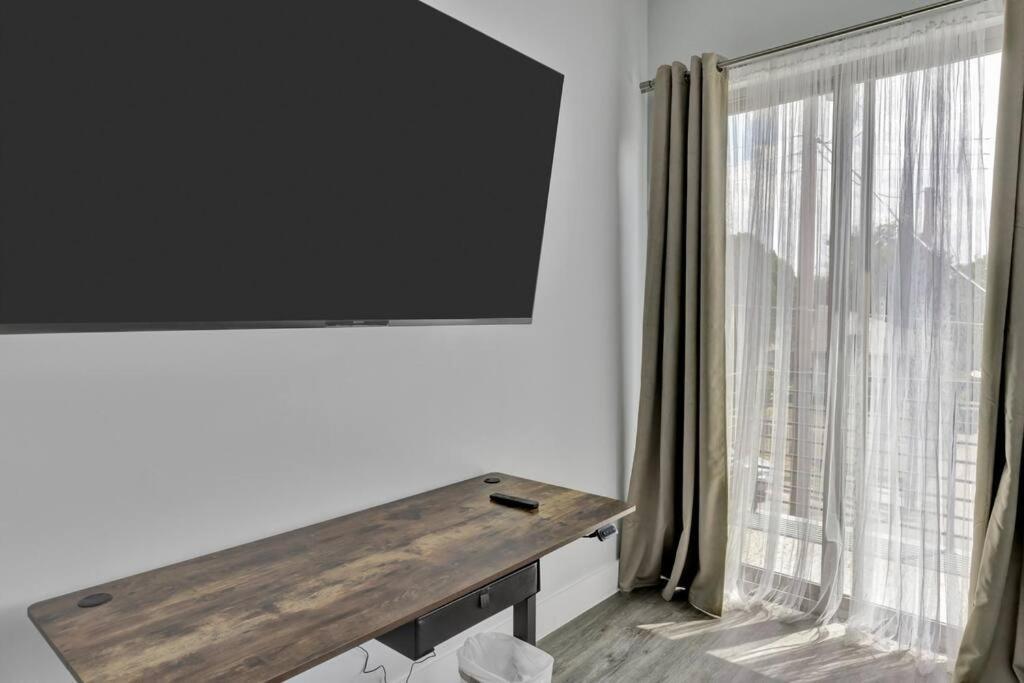 Charming 3-bedroom L 5 Mins To Aa Arena