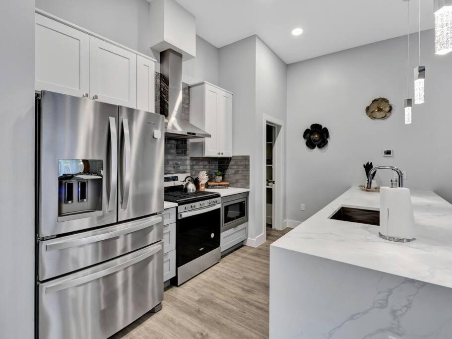 Charming 3-bedroom L 5 Mins To Aa Arena