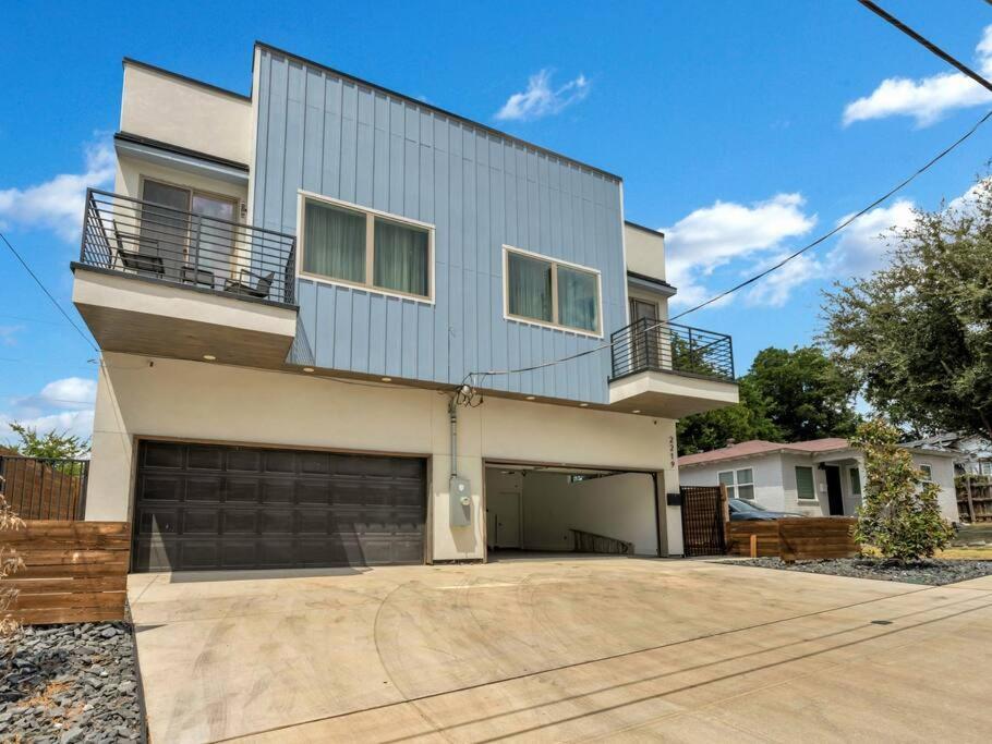 Charming 3-bedroom L 5 Mins To Aa Arena Holiday home Dallas