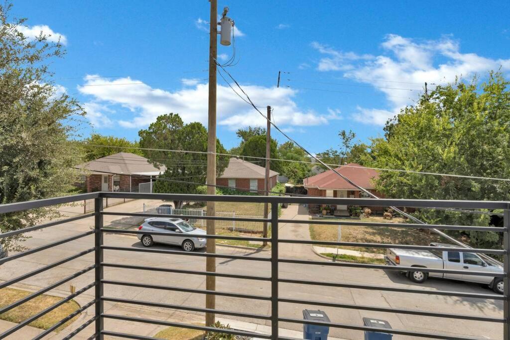 Charming 3-bedroom L 5 Mins To Aa Arena Dallas