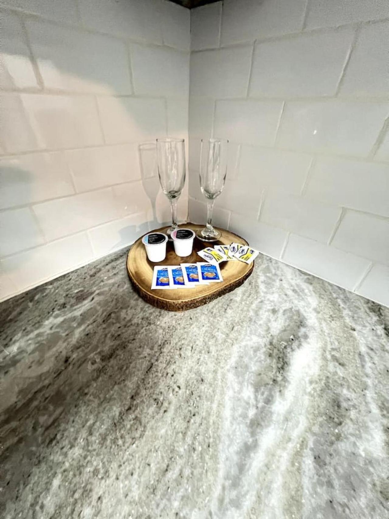 Downtown Luxe Urban Haven 1bd Retreat Apartment *