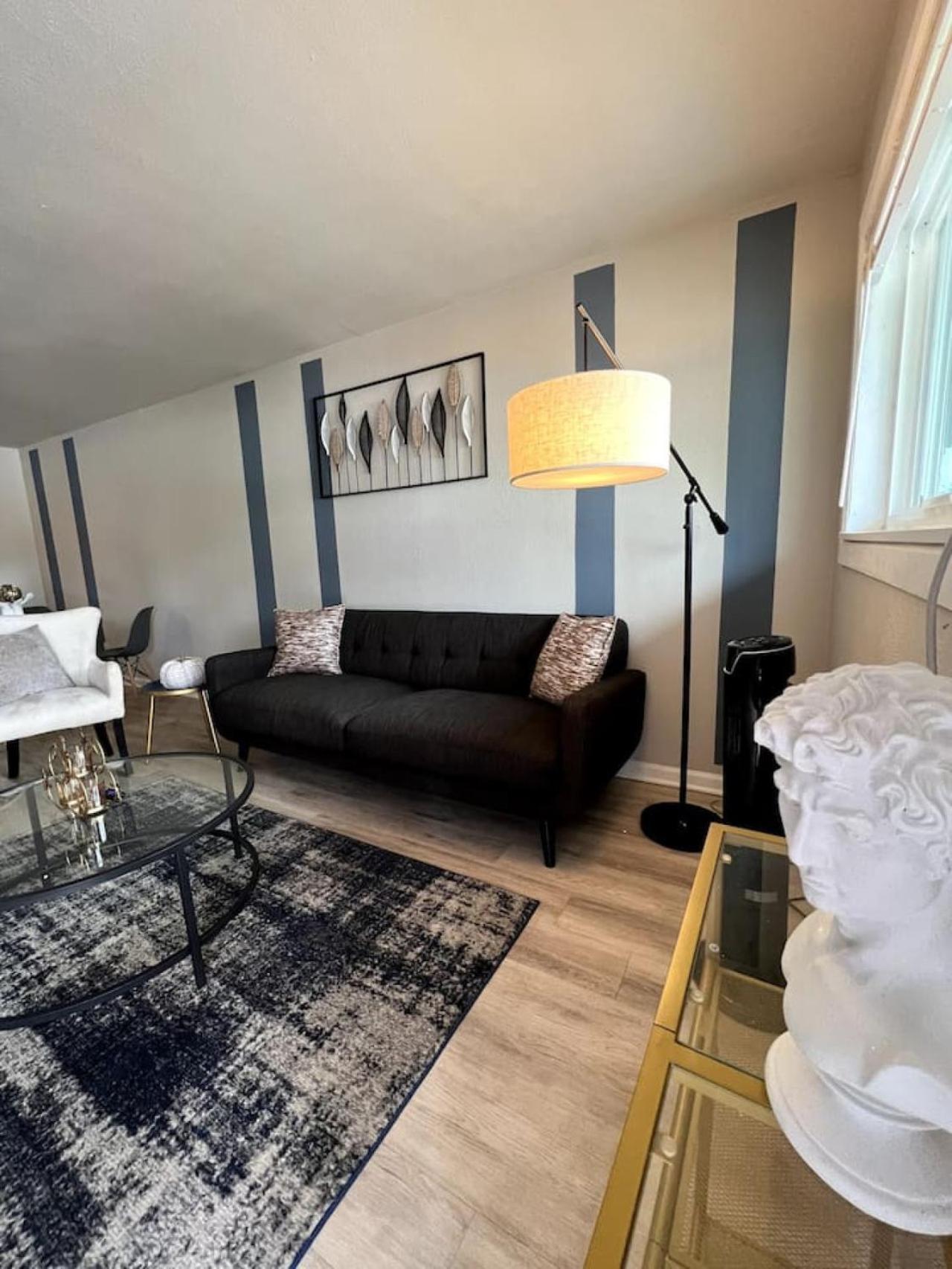 Downtown Luxe Urban Haven 1bd Retreat Apartment
