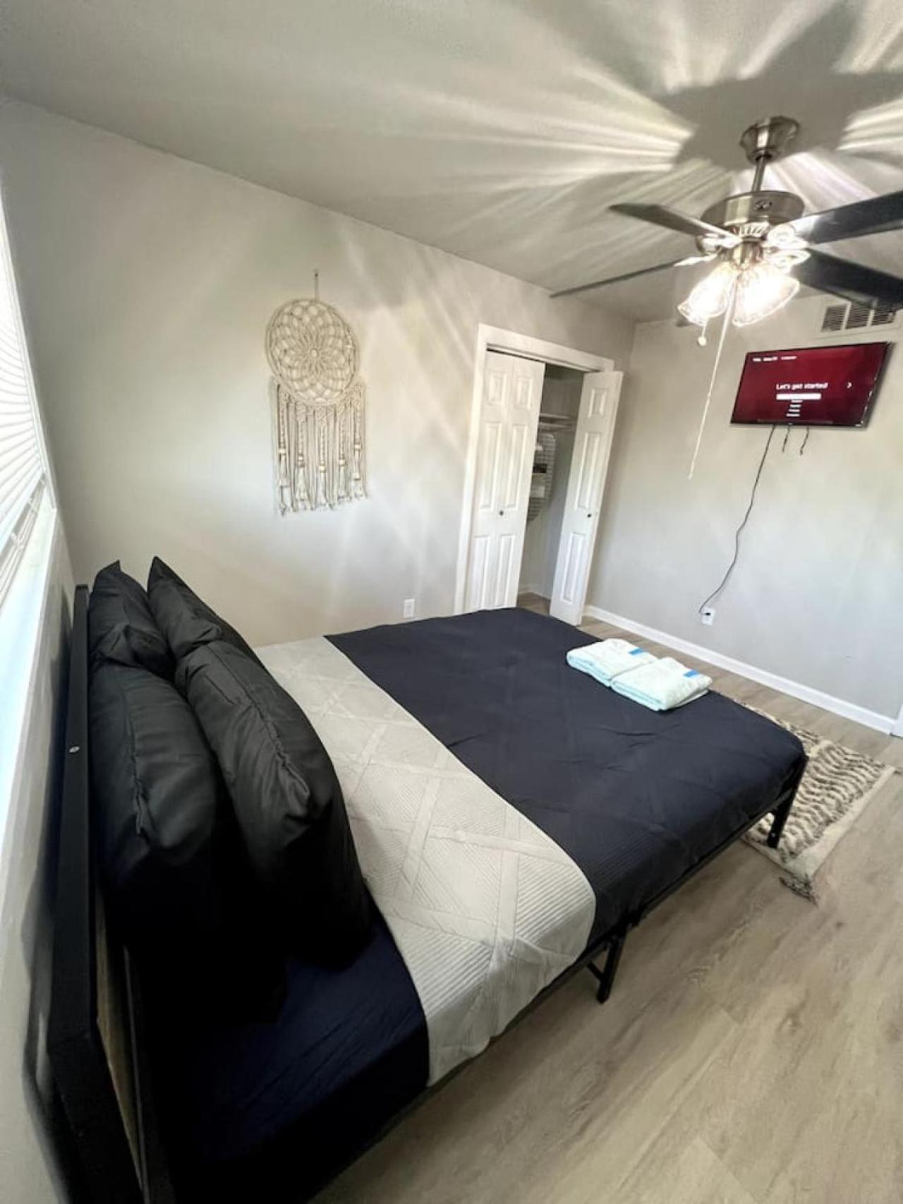 Downtown Luxe Urban Haven 1bd Retreat *