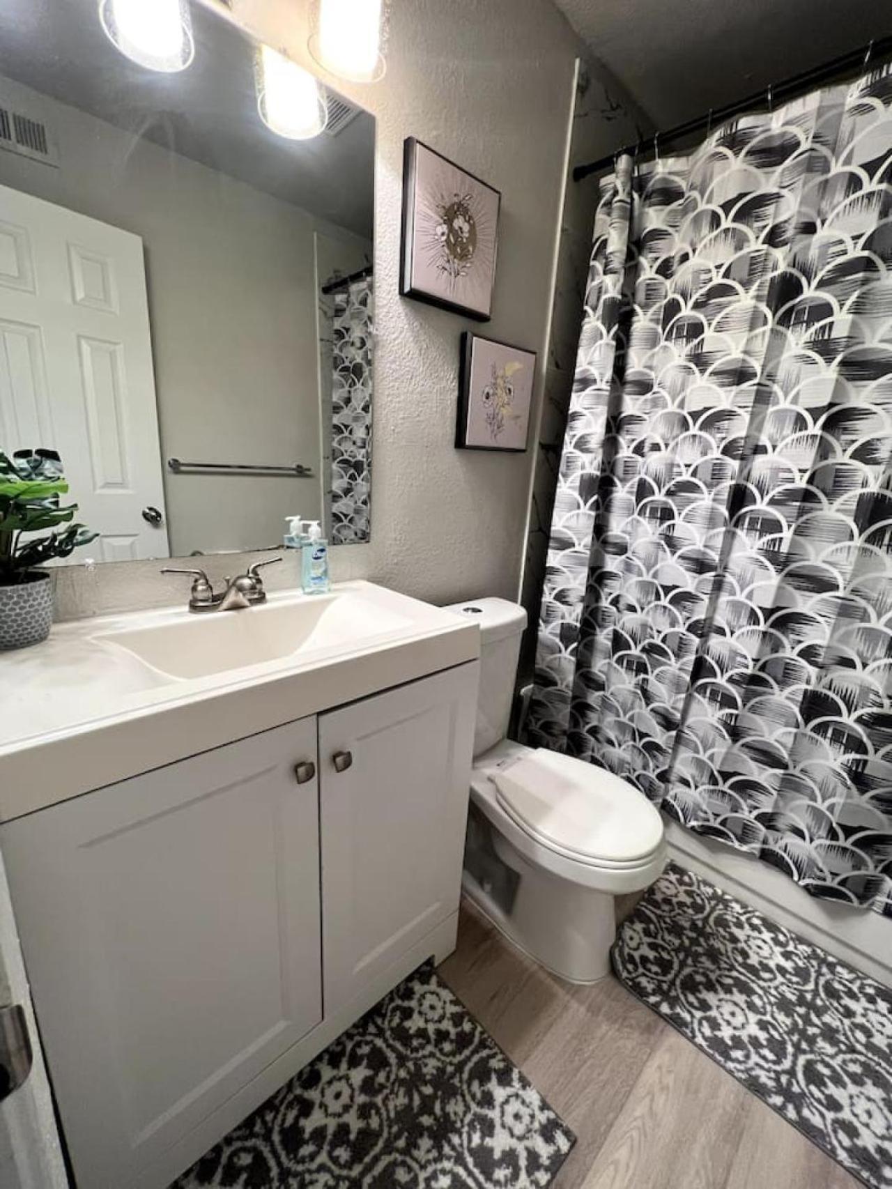 Downtown Luxe Urban Haven 1bd Retreat *