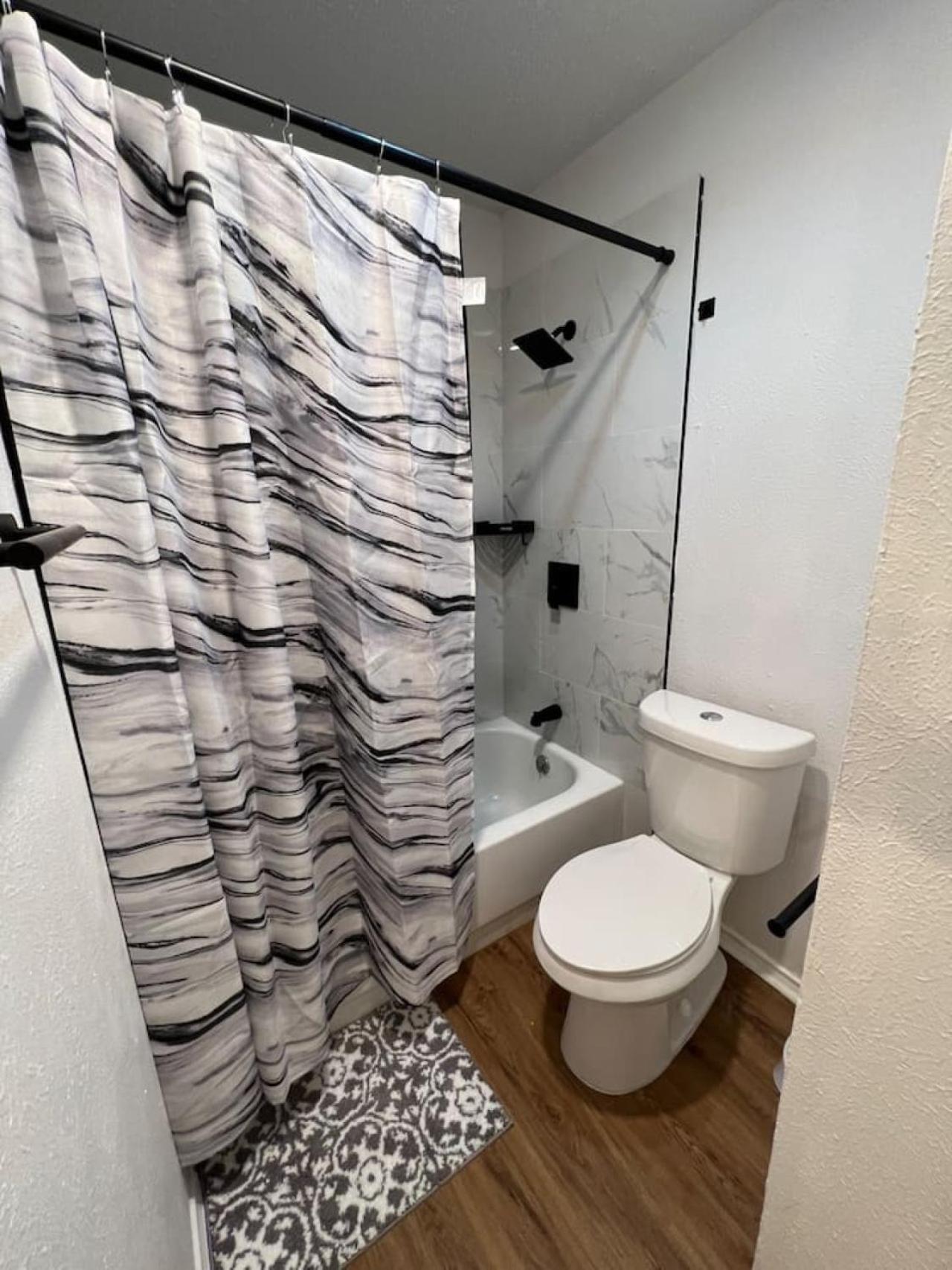 Sleek Luxe Gem Downtown 2bd 2ba Apartment *