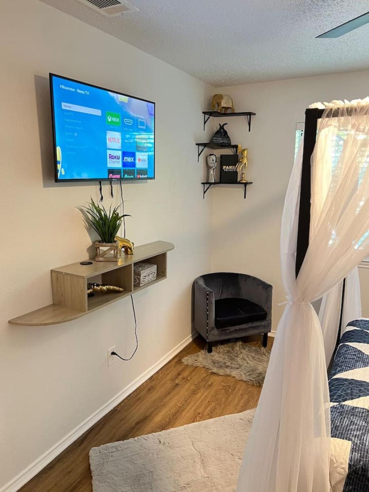 Sleek Luxe Gem Downtown 2bd 2ba Apartment
