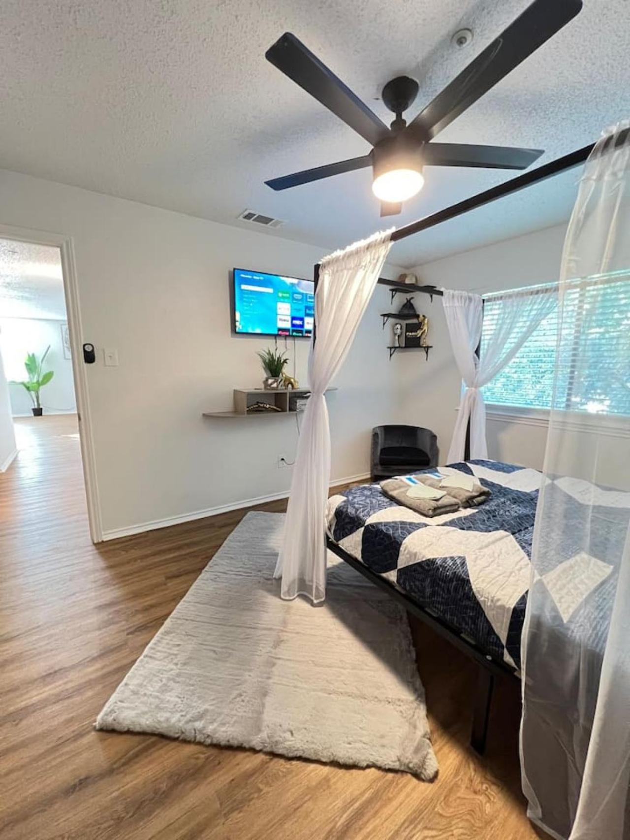 Apartment Sleek Luxe Gem Downtown 2bd 2ba