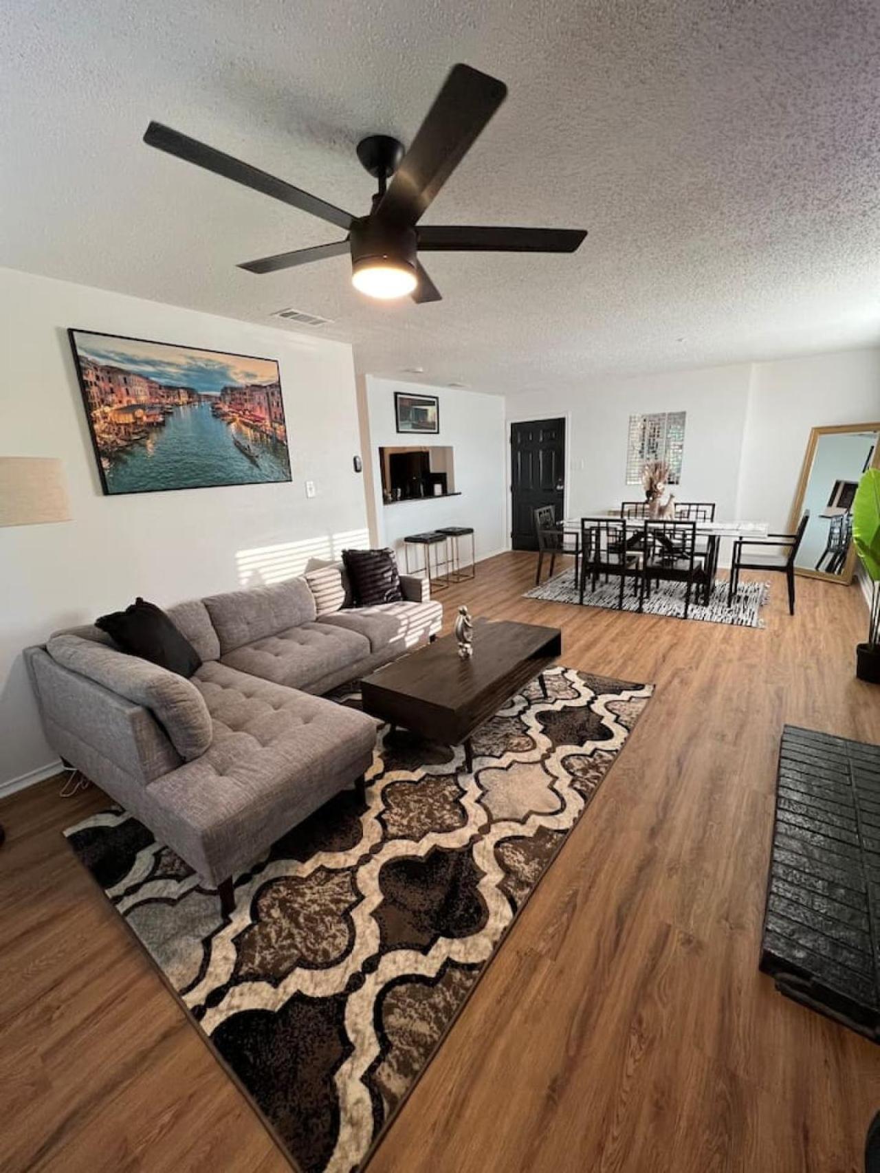 Apartment Sleek Luxe Gem Downtown 2bd 2ba Dallas