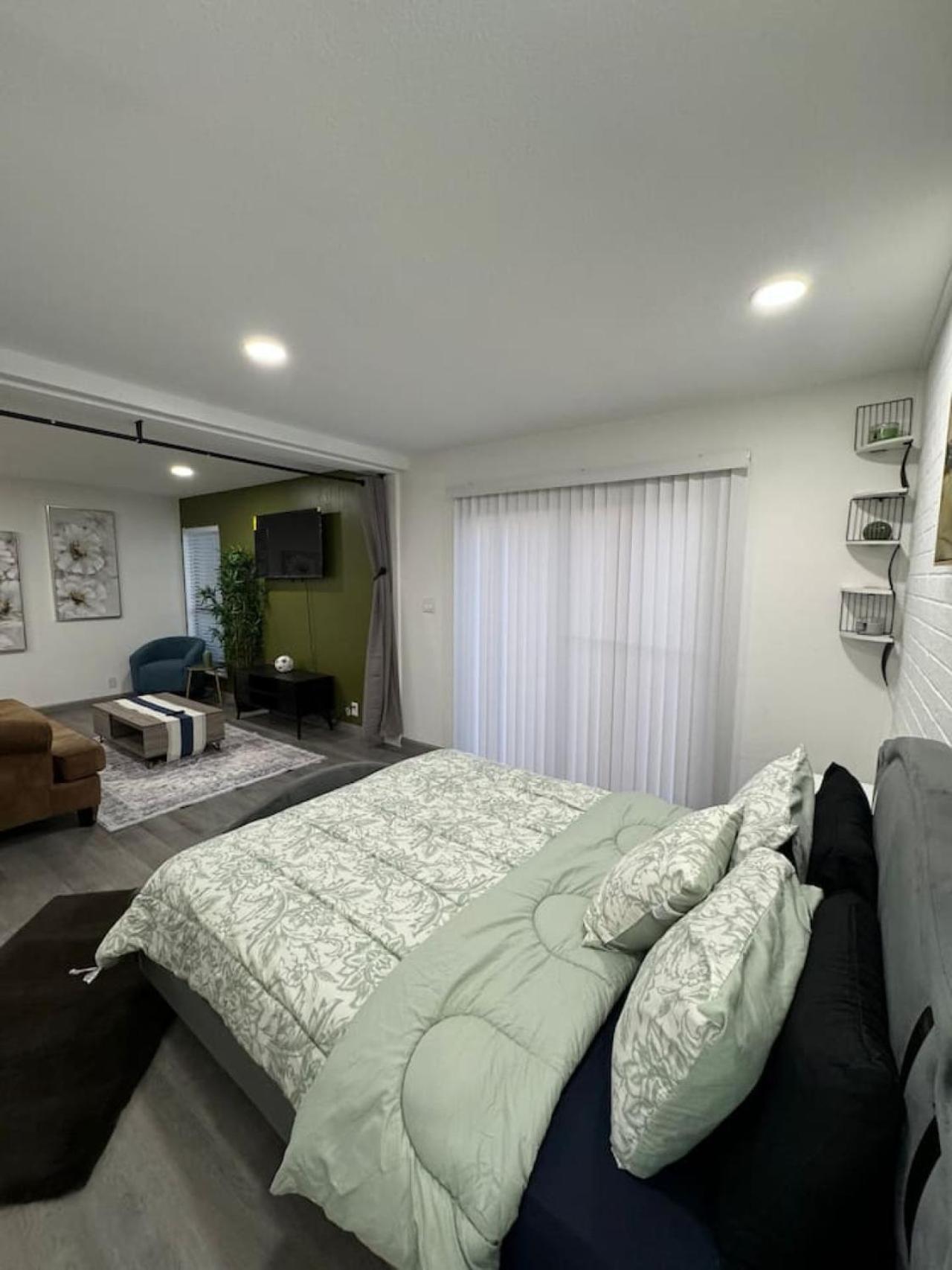 Downtown Boho Gem 5 Min From Field 1bd *