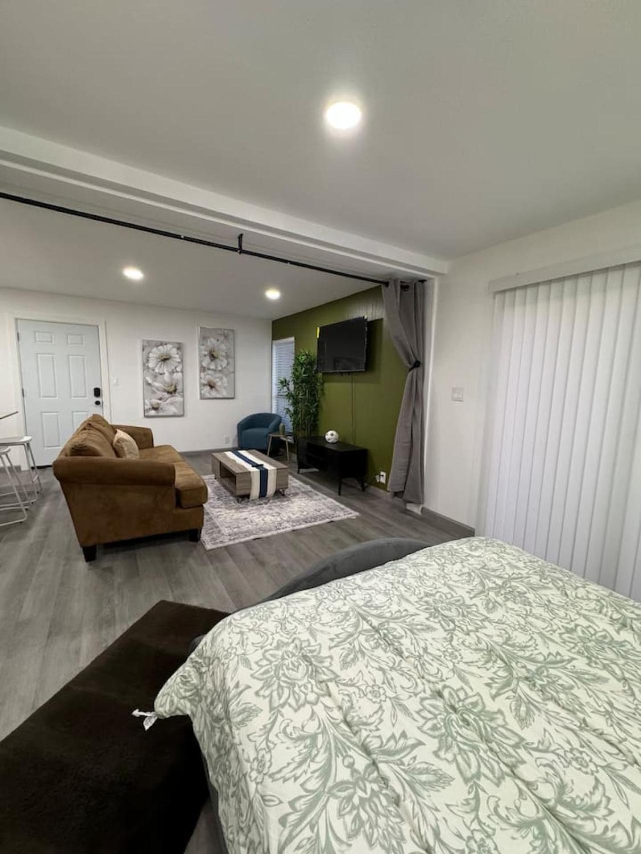 Downtown Boho Gem 5 Min From Field 1bd Apartment