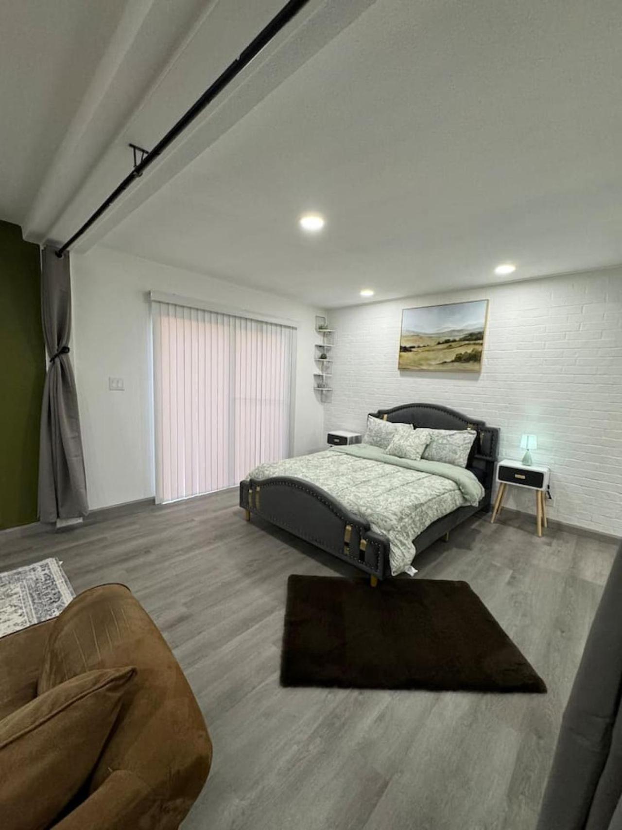 Downtown Boho Gem 5 Min From Field 1bd