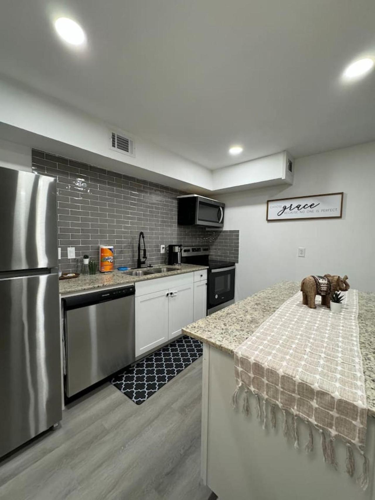 Downtown Boho Gem 5 Min From Field 1bd *