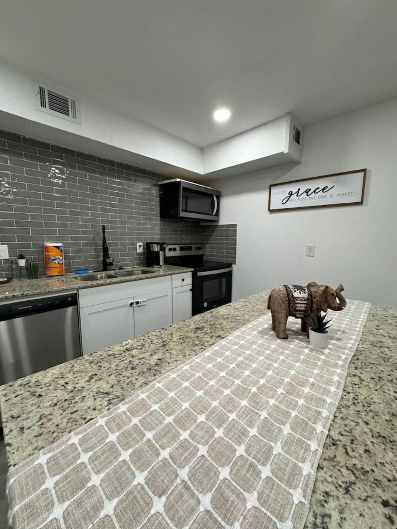 Downtown Boho Gem 5 Min From Field 1bd *