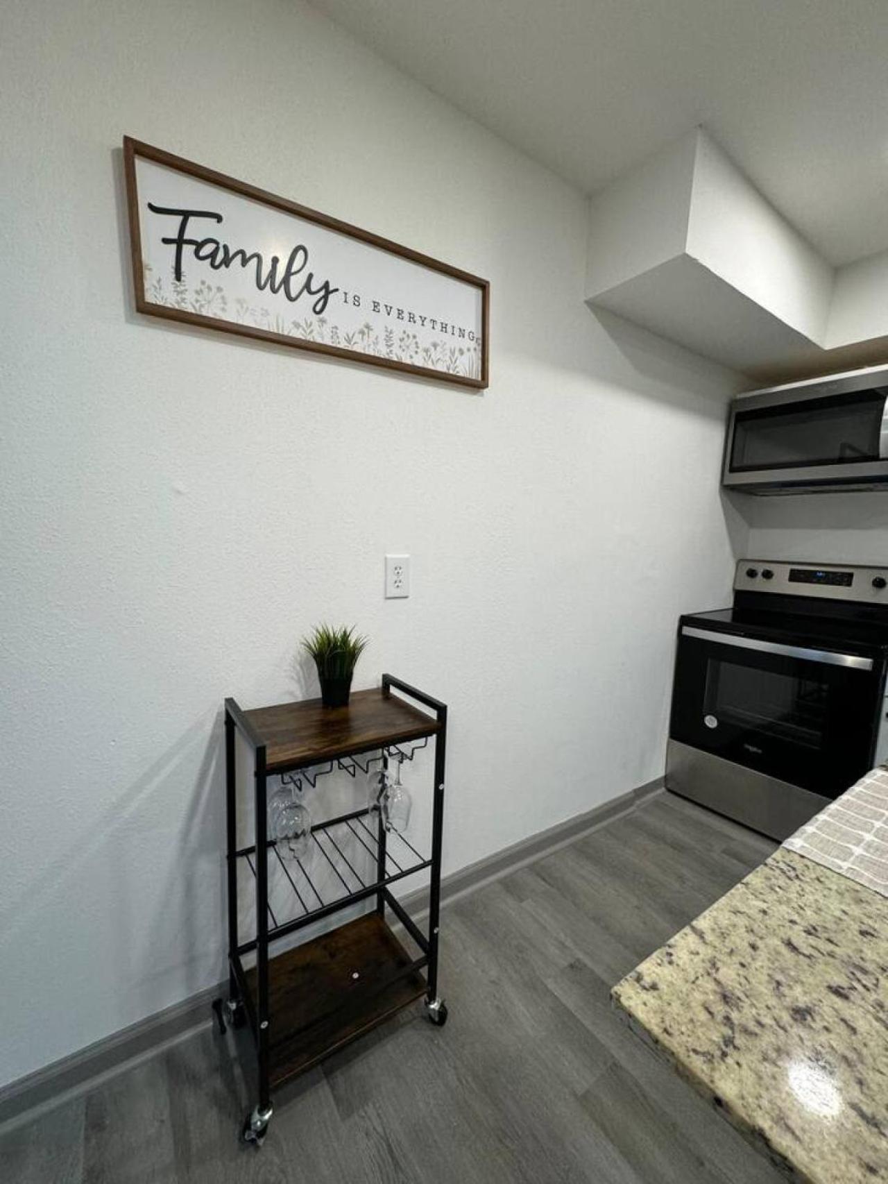 Dt L 2bd Cozy Abode L 5 Min From Field Apartamento *