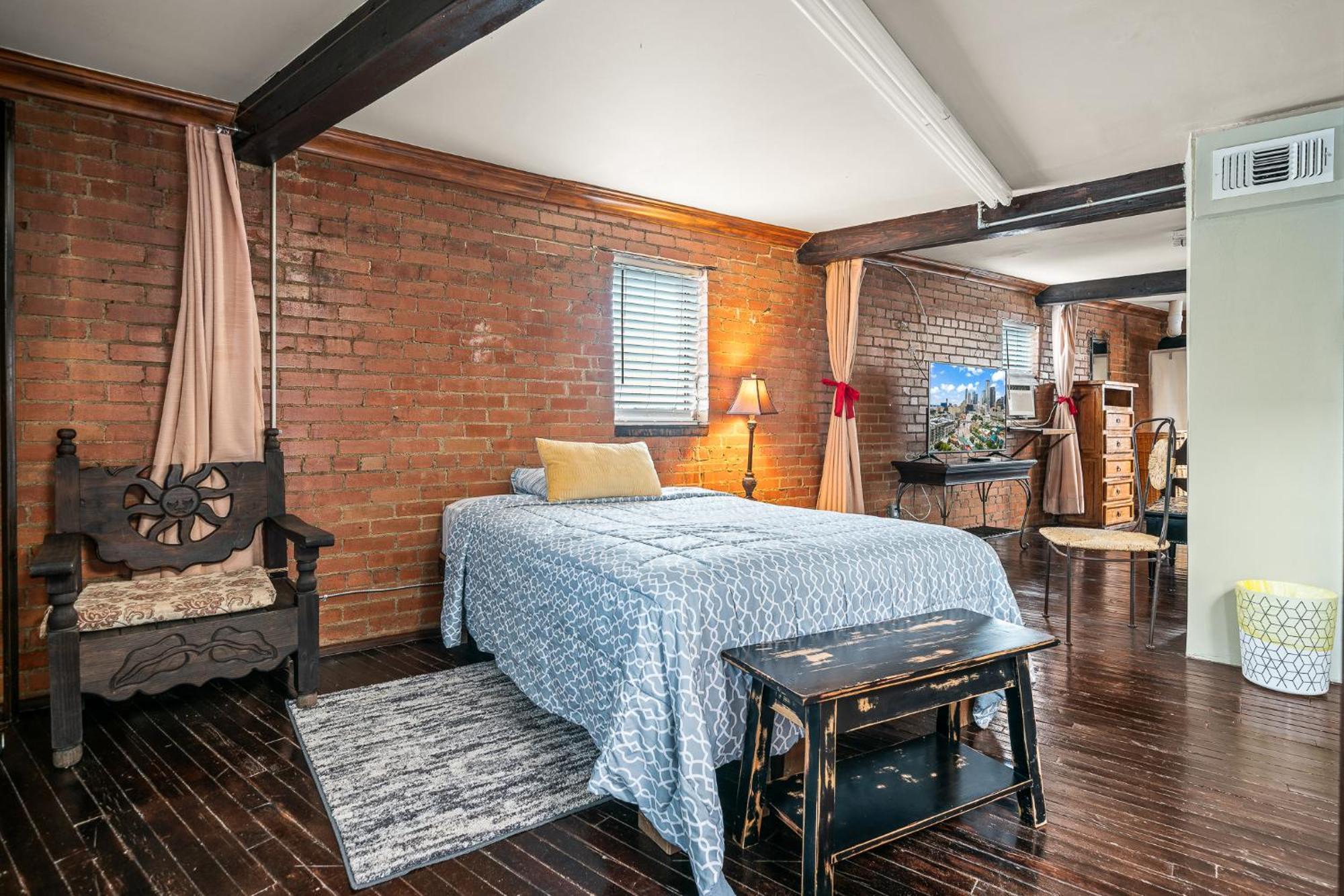 Farmers Market Apartment, Just Right In Downtown Tx Perfect Place