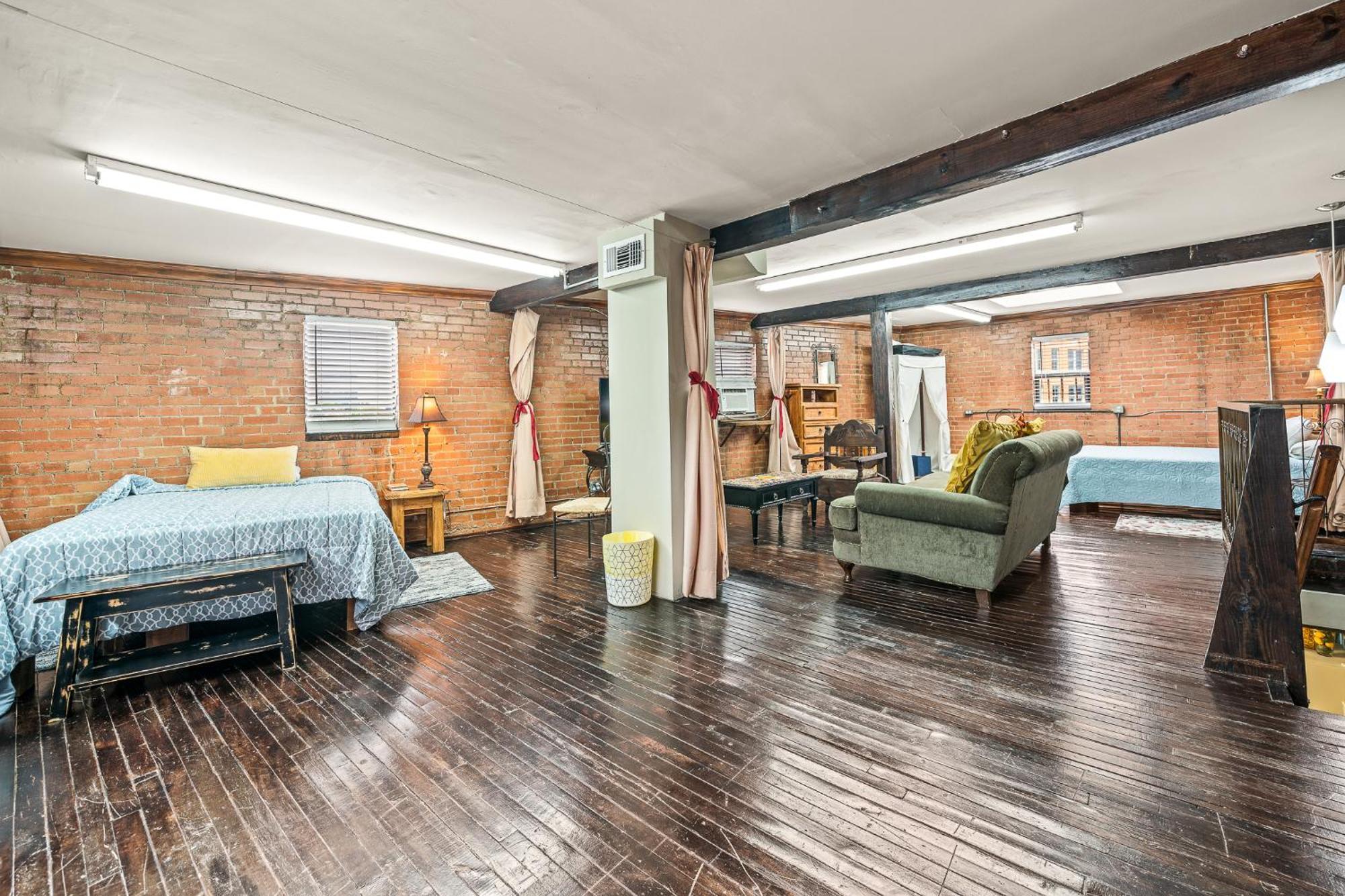 Farmers Market Apartment, Just Right In Downtown Tx Perfect Place Apartment