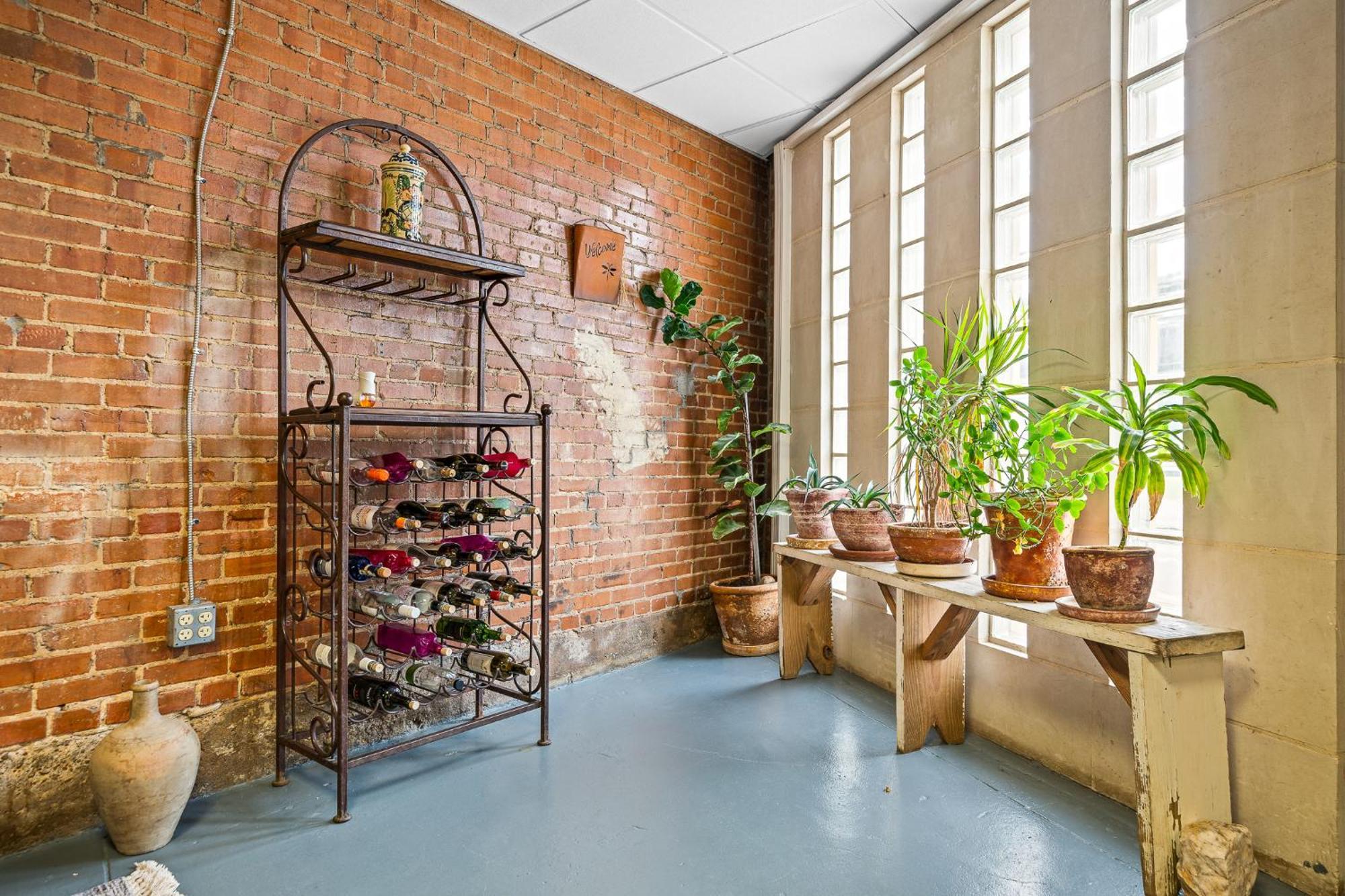 Apartment Farmers Market Apartment, Just Right In Downtown Tx Perfect Place