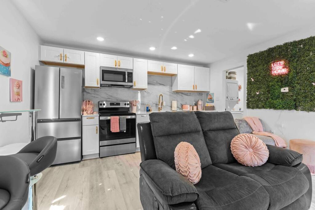 Apartment Luxury Pink In Downtown Dallas