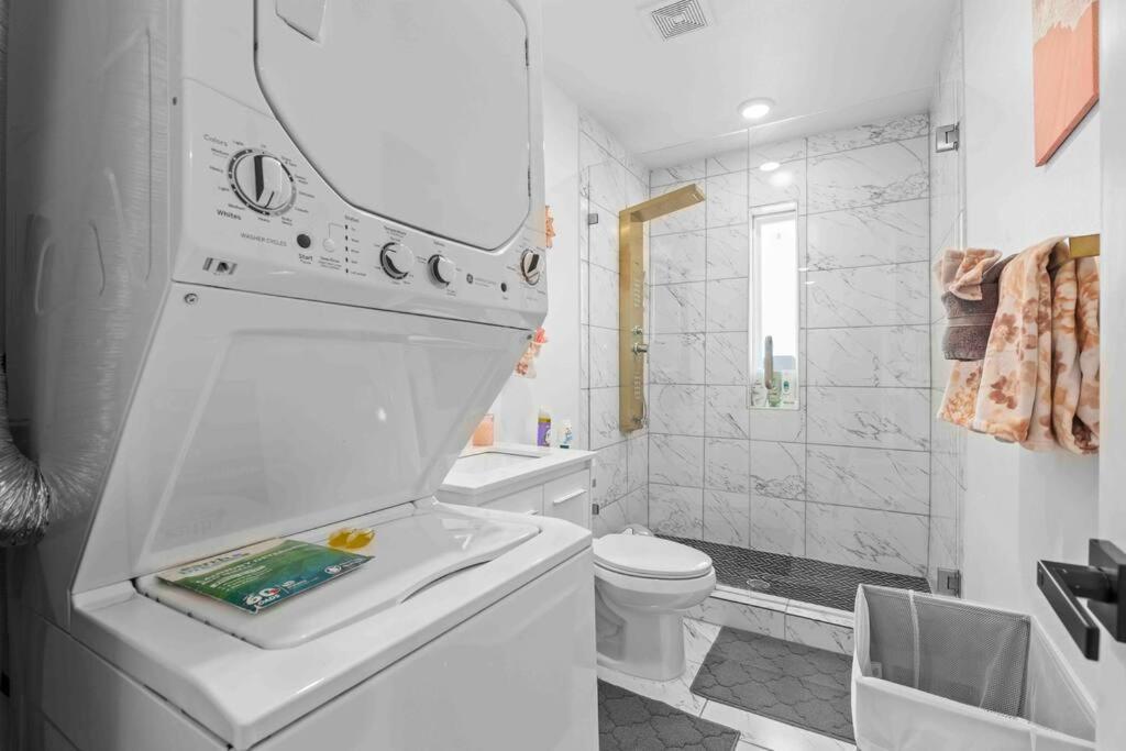 Luxury Pink In Downtown Apartment Dallas