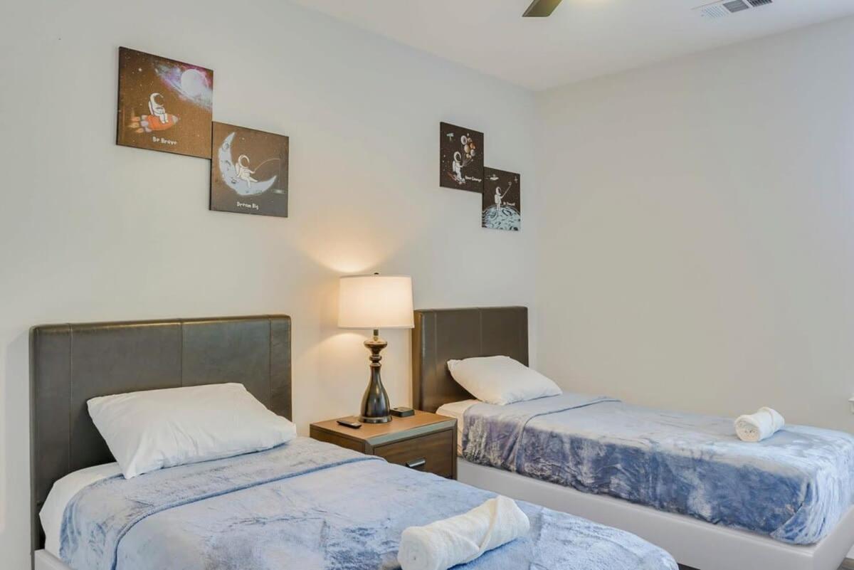 Modern And Comfortable Close To Downtown
