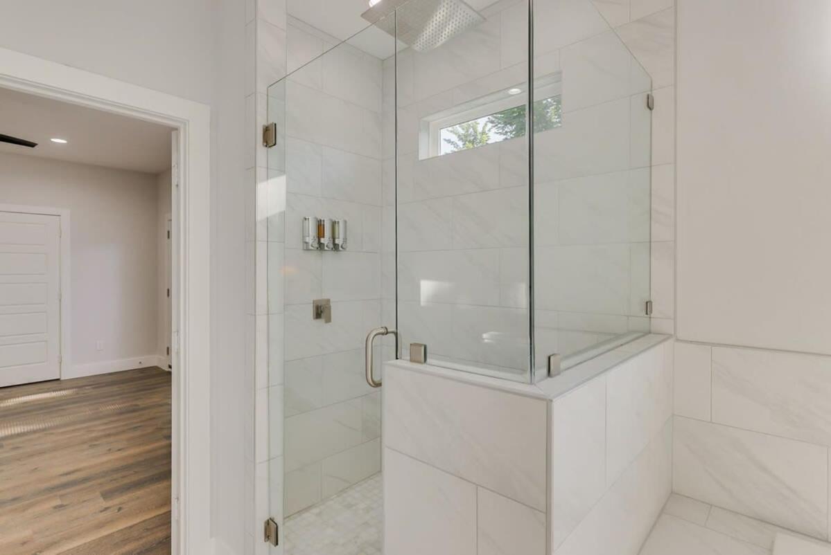 Modern And Comfortable Close To Downtown Holiday home *
