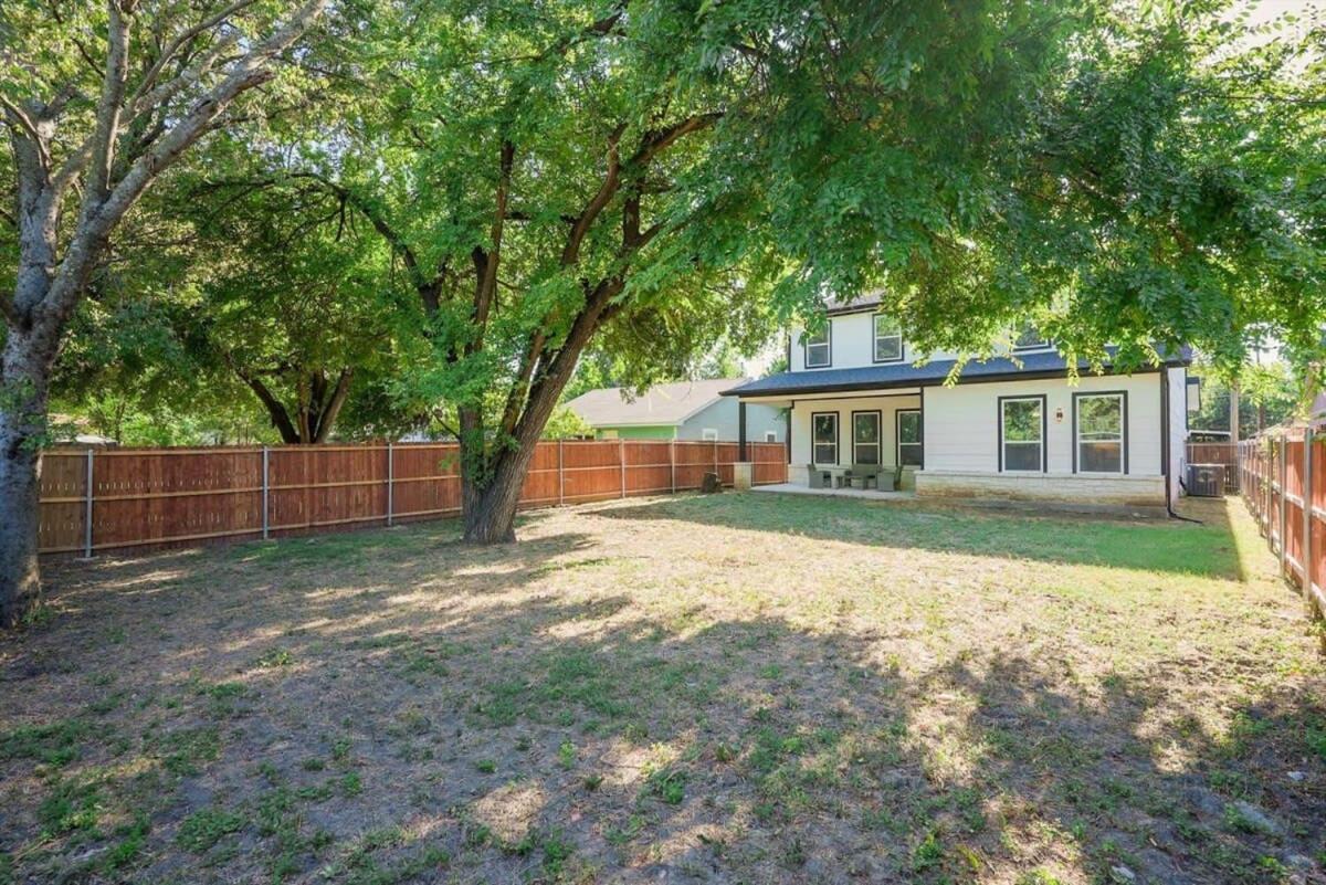 Modern And Comfortable Close To Downtown