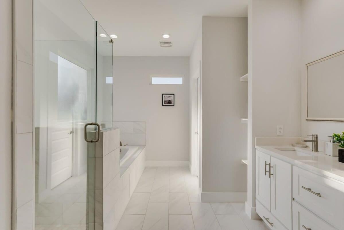 Modern And Comfortable Close To Downtown