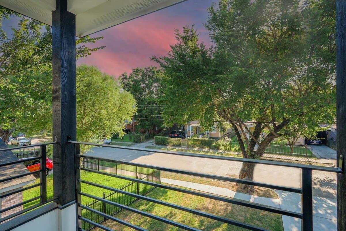 Modern And Comfortable Close To Downtown Holiday home