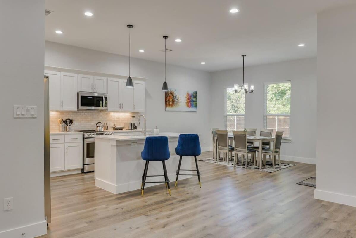 Modern And Comfortable Close To Downtown