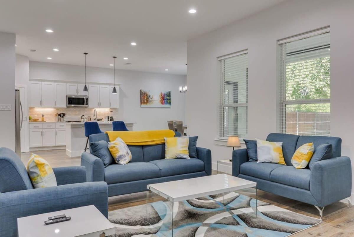 Modern And Comfortable Close To Downtown