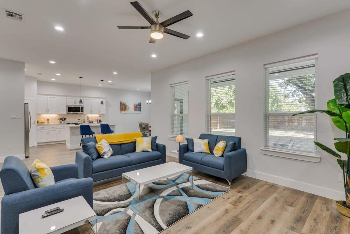 Modern And Comfortable Close To Downtown Holiday home *
