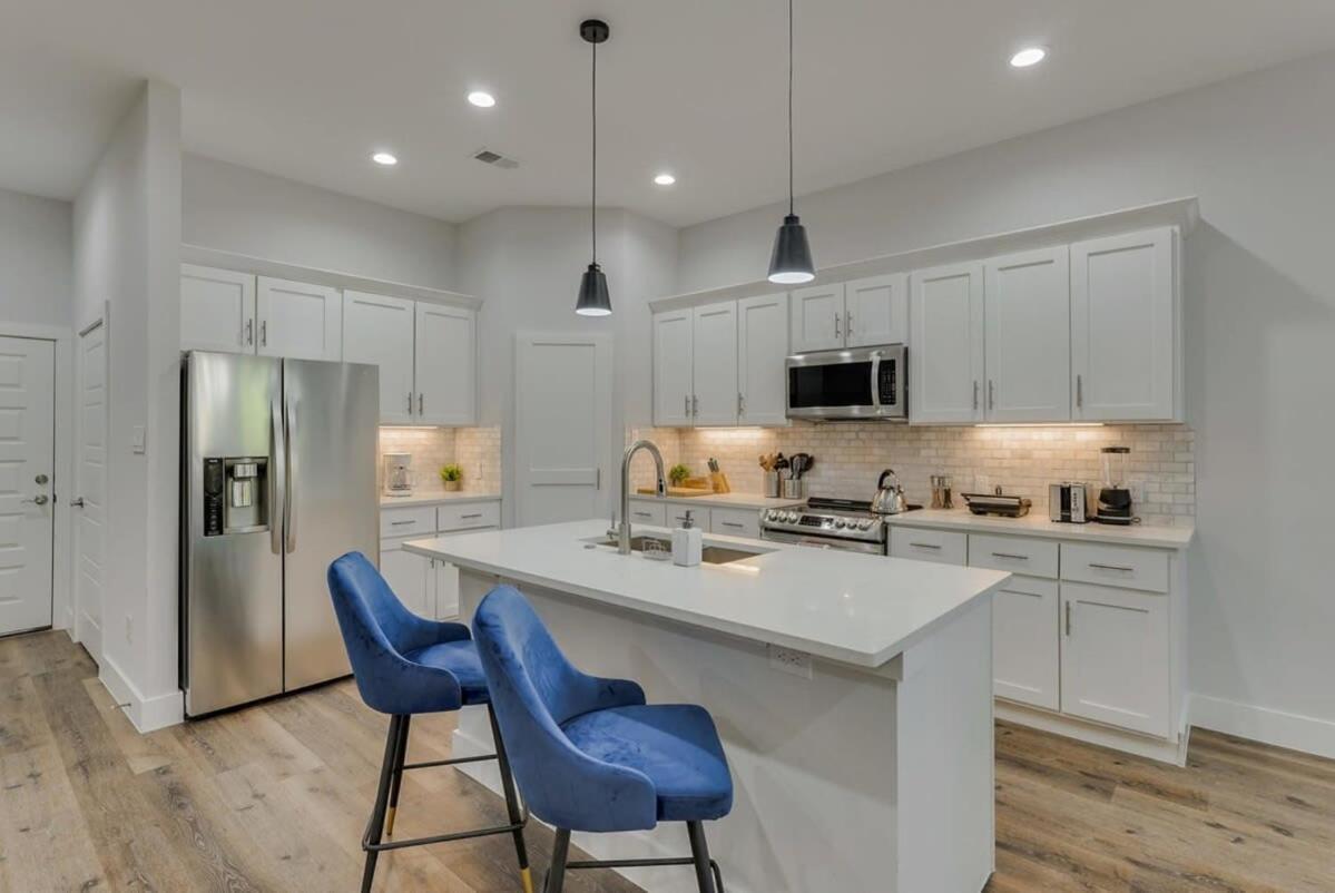 Modern And Comfortable Close To Downtown