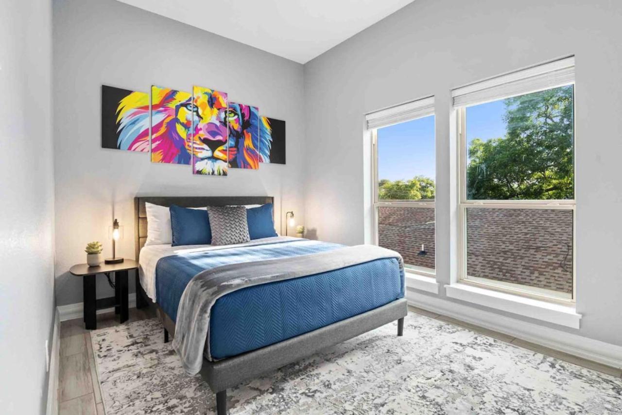 Holiday home New Swanky Rustic Modern 5 Star Near Downtown *