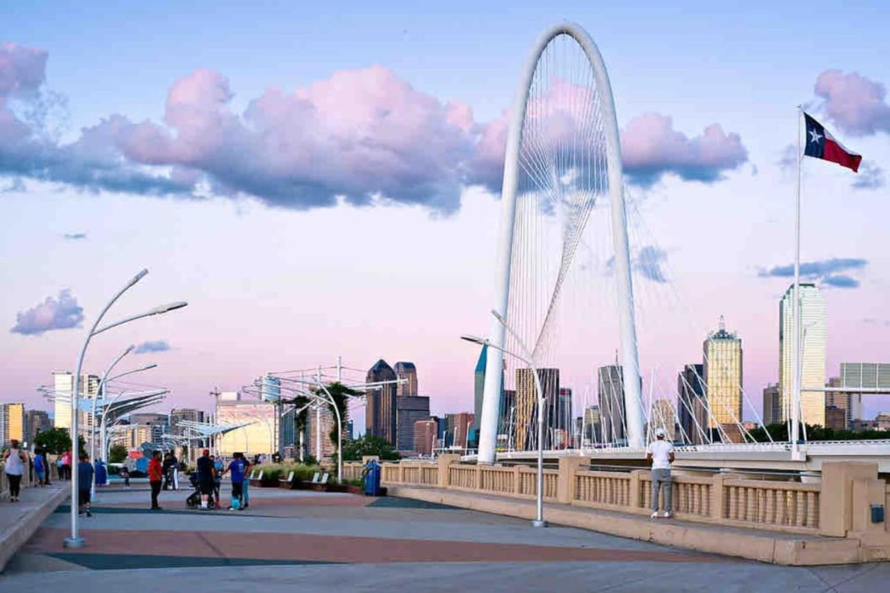 New Swanky Rustic Modern 5 Star Near Downtown Holiday home Dallas