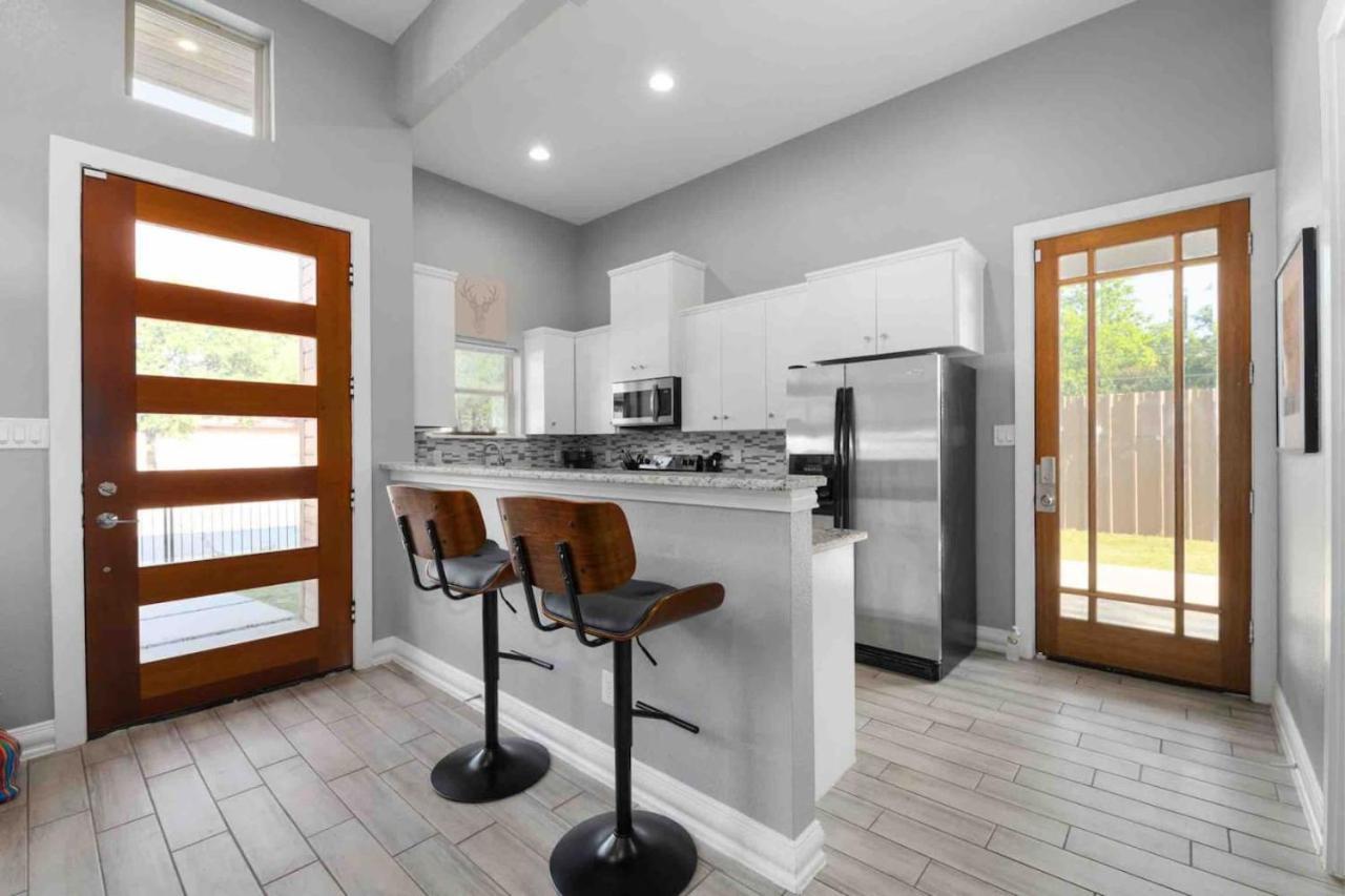 New Swanky Rustic Modern 5 Star Near Downtown Dallas