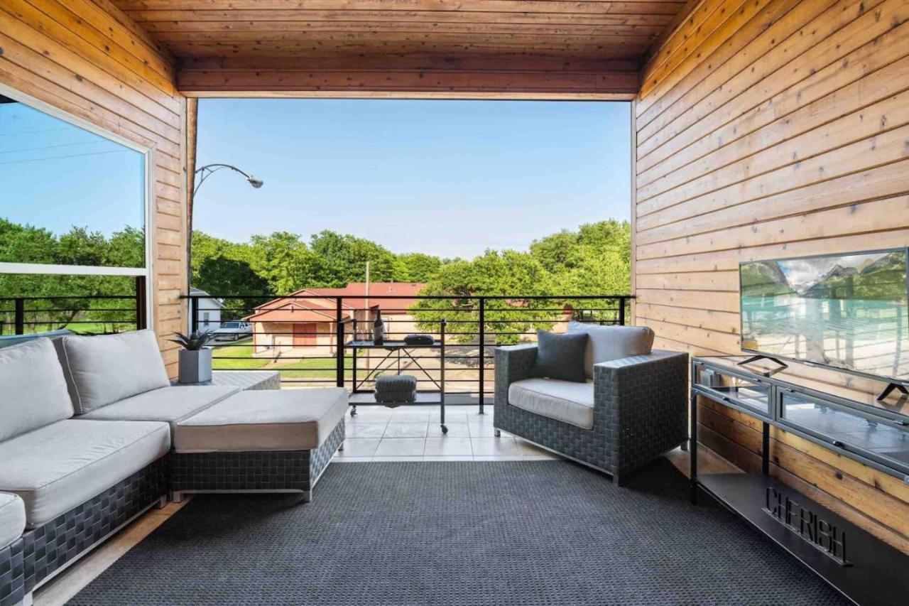 New Swanky Rustic Modern 5 Star Near Downtown * Dallas