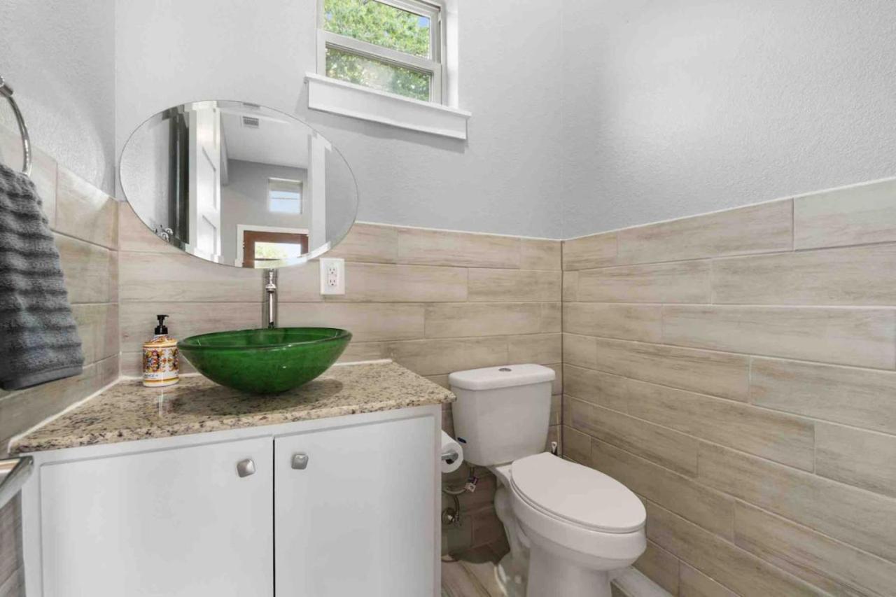 New Swanky Rustic Modern 5 Star Near Downtown *