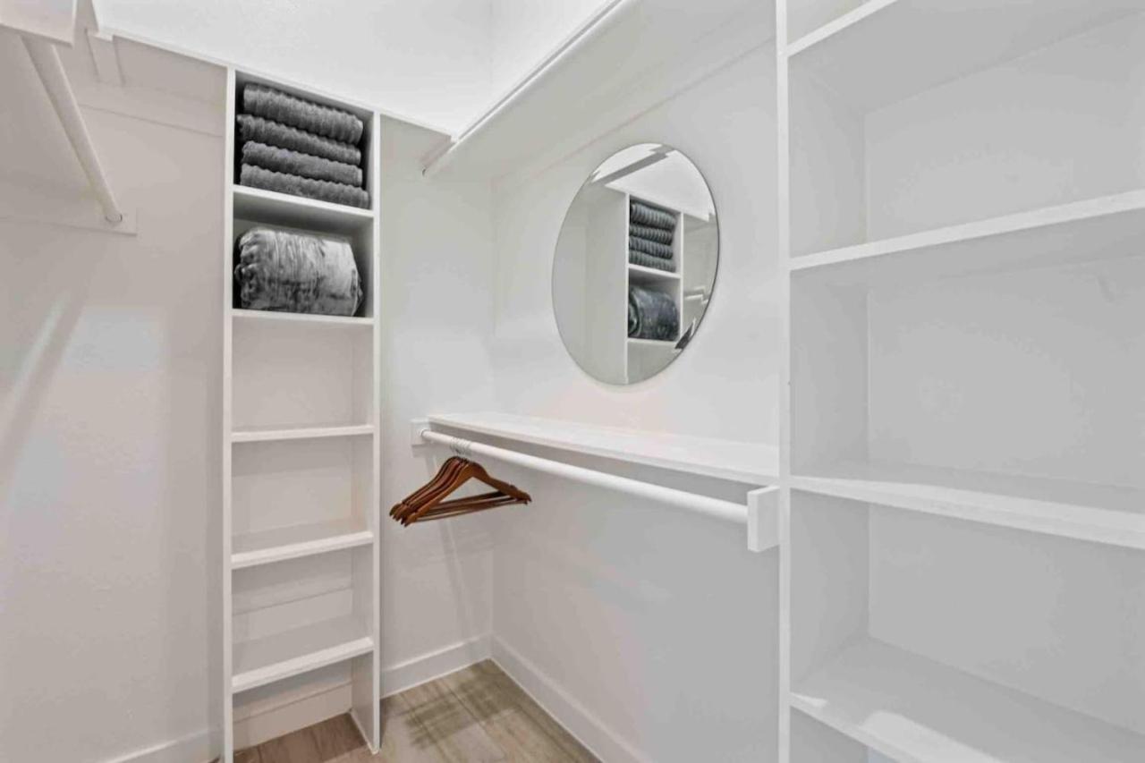New Swanky Rustic Modern 5 Star Near Downtown Holiday home Dallas