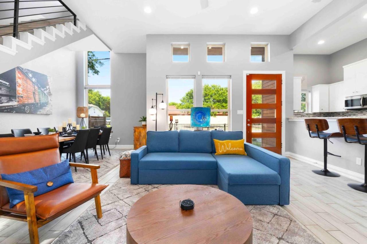 New Swanky Rustic Modern 5 Star Near Downtown Holiday home