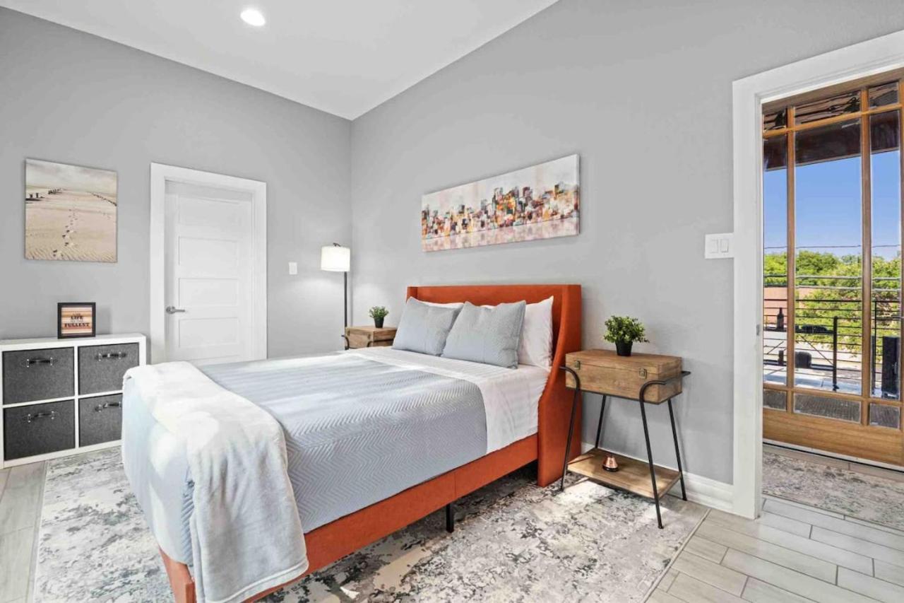 New Swanky Rustic Modern 5 Star Near Downtown Holiday home *