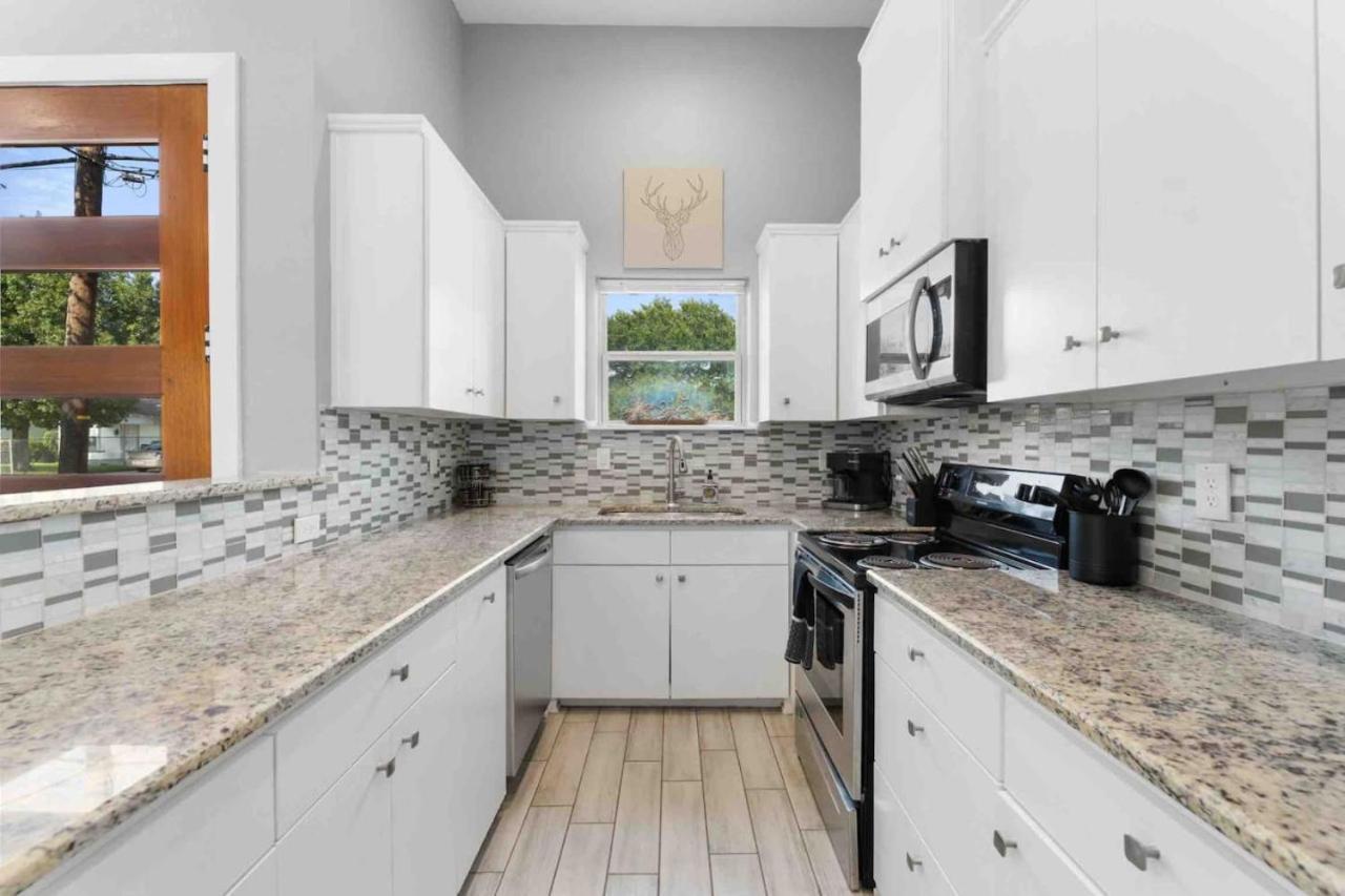 Holiday home New Swanky Rustic Modern 5 Star Near Downtown *