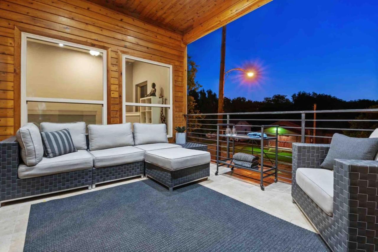 New Swanky Rustic Modern 5 Star Near Downtown *