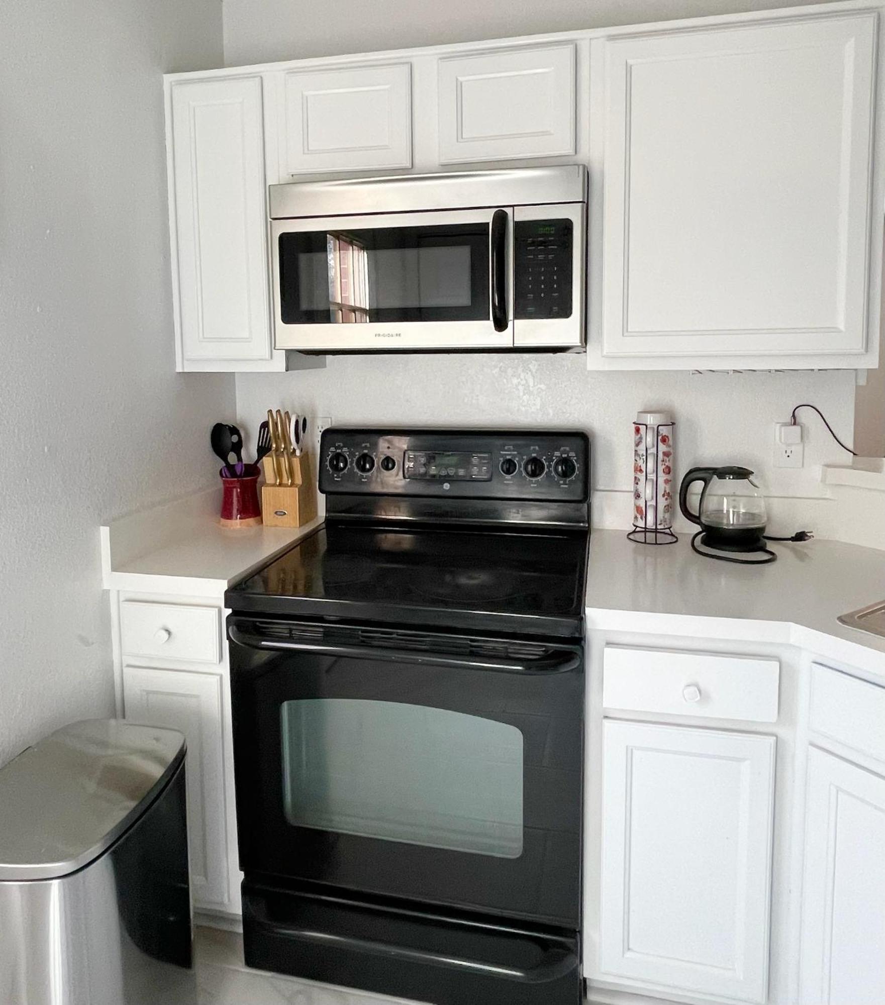 Private Near Downtown 30 Guest house