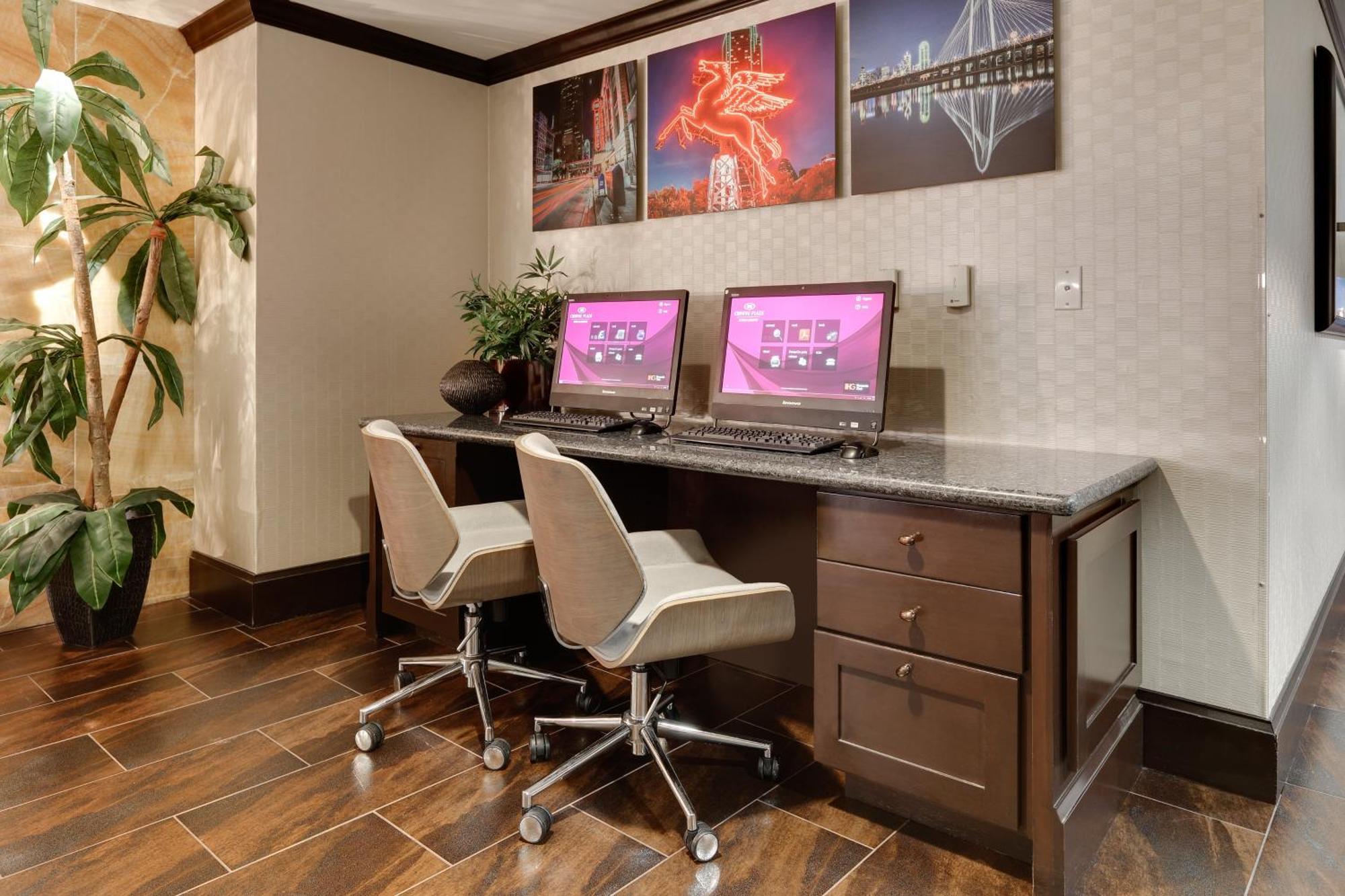 Crowne Plaza Downtown By Ihg 3*