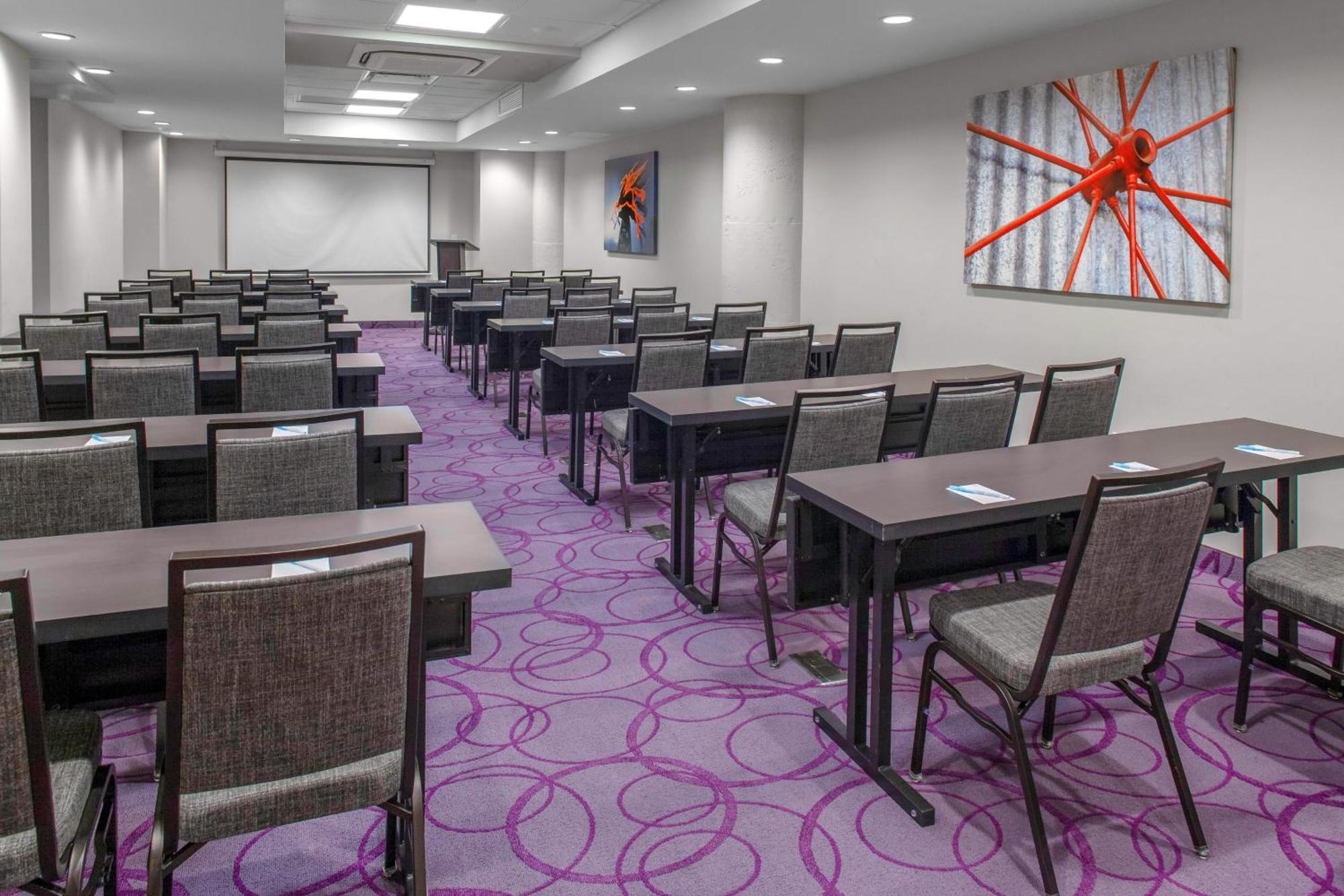 Fairfield & By Marriott Downtown Hotel Dallas