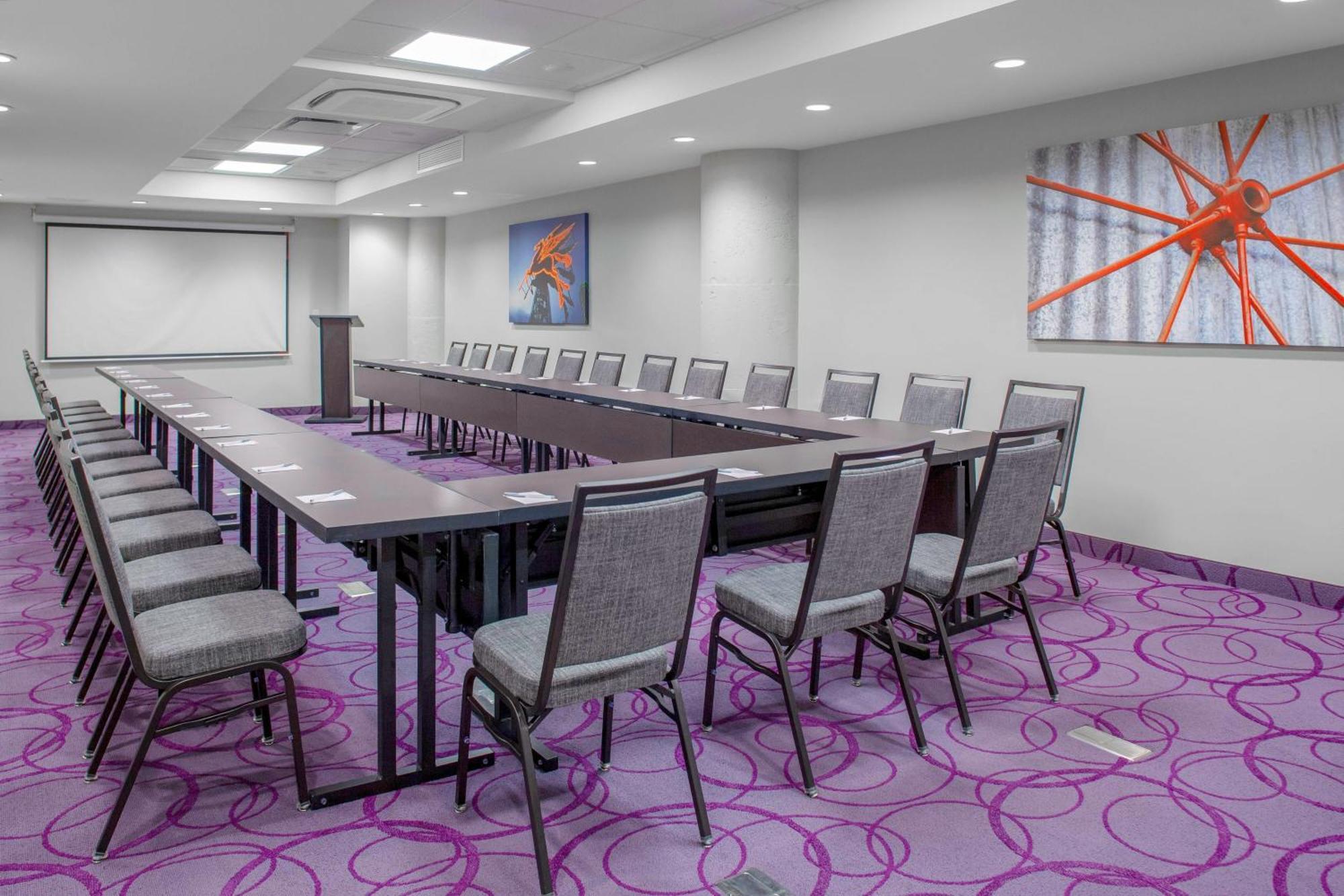 Fairfield & By Marriott Downtown Hotel 3*