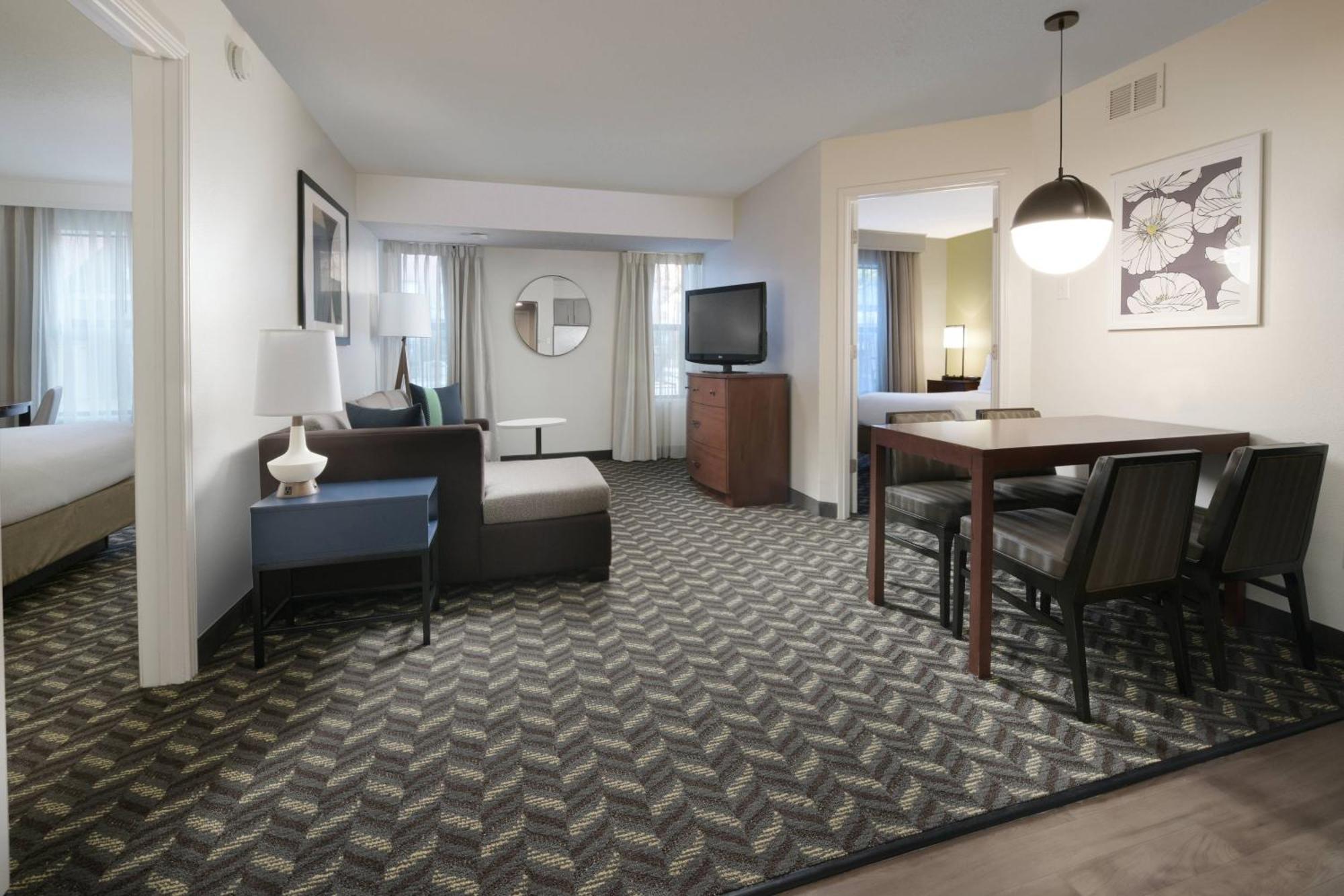 Addison/quorum Drive Hotel 3*